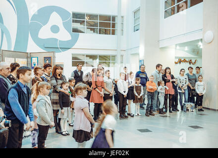 Eröffnung der Ausstellung von Kinderzeichnungen Stockfoto