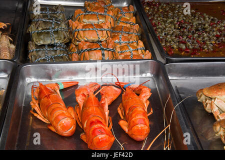 Marktstand mit Hummer und Krabben in Shanghai, Asien, China, Marktstand Mit Hummer Und Krabben in Shanghai, Asien Stockfoto