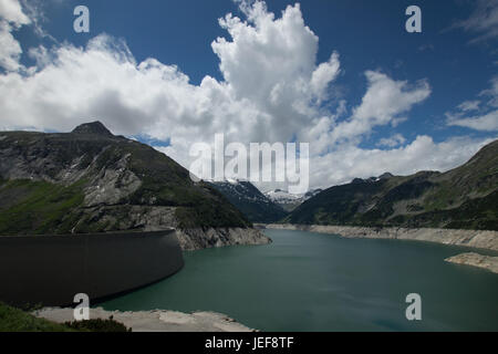 Der Speicher K? Lnbrein ist ein Stausee der Kraftwerke Malta in Kärnten, Österreich., Der Speicher Kölnbrein ist Ein Stausee der Maltakraftwerke in Stockfoto