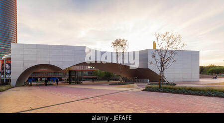 Festzelt der Eingang zum Caixa Forum Sevilla entworfen von Guillermo Vazquez Consuegra Stockfoto