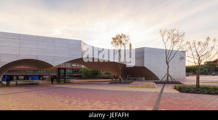 Festzelt der Eingang zum Caixa Forum Sevilla entworfen von Guillermo Vazquez Consuegra Stockfoto