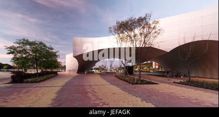 Festzelt der Eingang zum Caixa Forum Sevilla entworfen von Guillermo Vazquez Consuegra Stockfoto