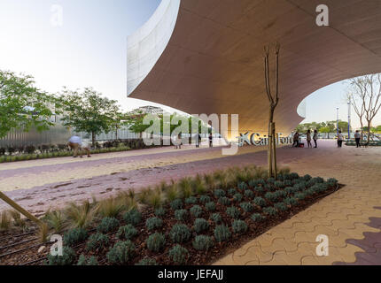 Festzelt der Eingang zum Caixa Forum Sevilla entworfen von Guillermo Vazquez Consuegra Stockfoto