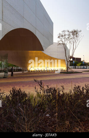 Festzelt der Eingang zum Caixa Forum Sevilla entworfen von Guillermo Vazquez Consuegra Stockfoto