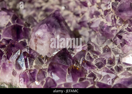 Natürliche Amethyst Kristall Hintergrund Stockfoto