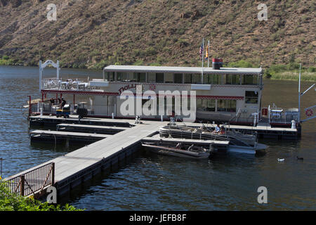 Die Dolly Steamboat, die landschaftlich reizvolle Touren von Canyon See in der Nähe von Phoenix, Arizona. Stockfoto