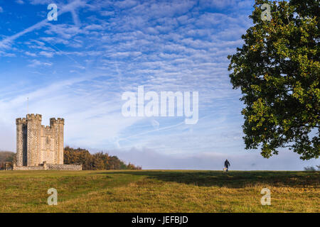 Touristen im Hiorne Tower in Arundel park Stockfoto