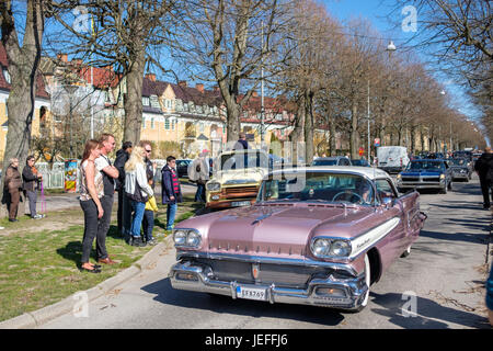 Oldsmobile 88, 1958 bei der traditionellen Oldtimer-Parade feiern Frühling am Maifeiertag in Norrköping, Schweden Stockfoto