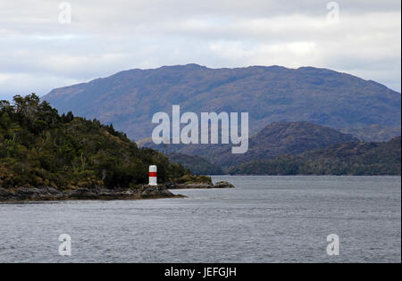 Wunderschönen Fjord mit Bergen im Bernardo O' Higgins Nationalpark, Chile, Südamerika Stockfoto