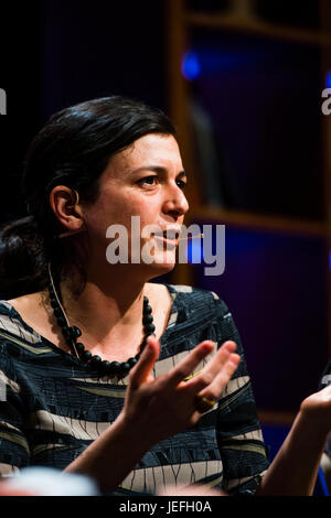 Samanta Schweblin, argentinischer Schriftsteller und Redakteur bei der 2017 Hay Festival of Literature and the Arts Hay on Wye, Wales UK Stockfoto