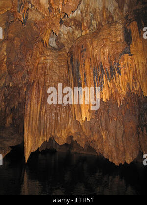 Stalaktiten in der Barton Creek Höhle, Belize Stockfoto