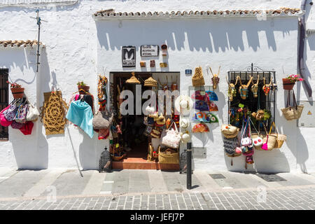 Souvenir-Shop Verkauf von lokalen Artisinal Produkten in das weiße Dorf Mijas, Andalusien, Spanien. Stockfoto