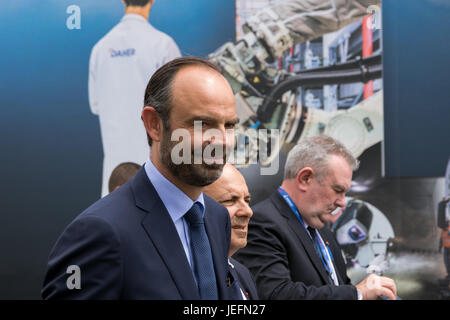 PARIS, Frankreich - 23. Juni 2017: Französische Premierminister Edouard Philippe Besuch verschiedener Luft-und Raumfahrtunternehmen auf der Paris Air Show 2017 Stockfoto