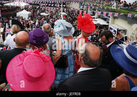 Ascot, Großbritannien. 22. Juni 2017, Royal Ascot-Rennen, Ladies Day, England Stockfoto