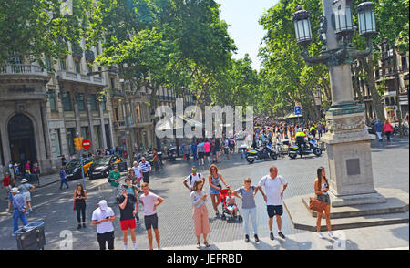 Straßenszene, die Ramblas Allee, Barcelona, Katalonien, Spanien Stockfoto