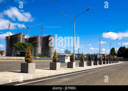 Bau einer neuen Wohnanlage im Avtozavodskaya. Das Gebiet der ehemaligen ZIL Anlage, neben dem Bahnhof MCC "ZIL". Moskau. Stockfoto