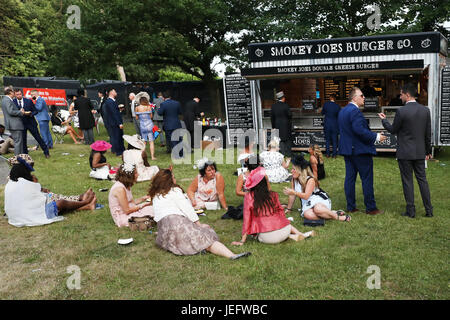 Ascot, Großbritannien. 22. Juni 2017, Royal Ascot-Rennen, Ladies Day, England Stockfoto