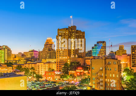 San Antonio, Texas, USA Innenstadt Stadtbild in der Dämmerung. Stockfoto