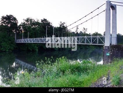 Trews Weir Hängebrücke über den Fluss exe, Exeter Quay. Devon, Großbritannien. Juni 2017. Stockfoto