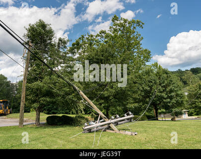 Angedockte und abgestürzten macht Post und Linie nach Sturm Stockfoto