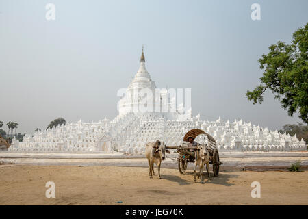 Hsinbyume Pagode Myatheindan Pagode in Mandalay Myanmar Reisen Mingun Tempel - weiße Pagode in Mingun Stockfoto