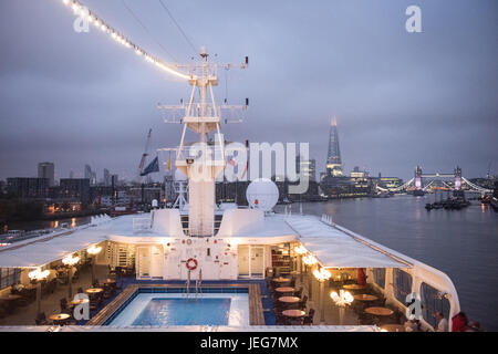 London, Großbritannien, Abfahrt von MS Hamburg Stockfoto