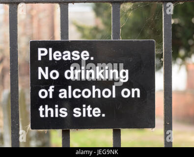 Ein Schild mit der Aufschrift kein Trinkwasser auf dieser Website UK. Stockfoto