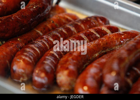 Bydgoszcz, Polen. 24. Juni 2017. Würstchen zu sehen sind bereit zum servieren während eines Festes Essen. Bildnachweis: Jaap Aires/Alamy Live-Nachrichten Stockfoto