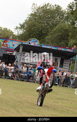 South Derbyshire, UK. 24. Juni 2017. Internationalen Stunt Fahrer das Festival der Freizeit South Derbyshire Credit: Chris Wände/Alamy Live-Nachrichten Stockfoto