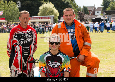 South Derbyshire, UK. 24. Juni 2017. Internationalen Stunt-Fahrer, das Team, das Festival der Freizeit South Derbyshire Credit: Chris Wände/Alamy Live-Nachrichten Stockfoto