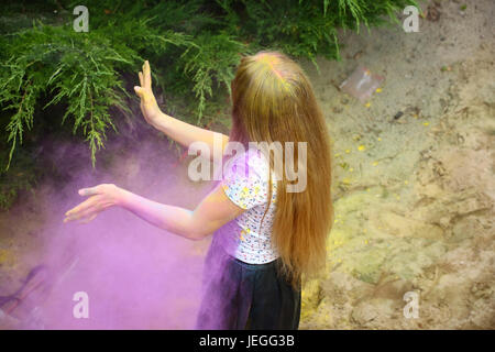 Warschau, Polen. 24. Juni 2017. Holi Festival trifft Sommersaison. Bildnachweis: Jake Ratz/Alamy Live-Nachrichten Stockfoto