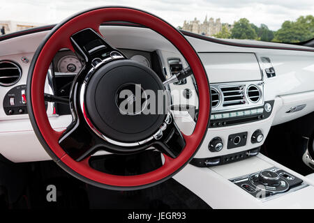 Stamford, UK. 25. Juni 2017. Weltweit größte Rolls-Royce-Kundgebung am Burghley house 25.06.2017 Credit: Marc Wheatley/Alamy Live News Stockfoto