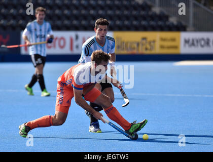 London, UK. 25. Juni 2017. ALGERA Tristan (NED) in Aktion während der Held Hockey World League Halbfinale (Männer) Argentinien Vs Niederlande bei Lee Valley Hockey und Tennis-Center am Sonntag. Foto: Taka G Wu Credit: Taka Wu/Alamy Live-Nachrichten Stockfoto