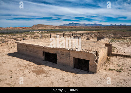 Stiftung des Hauses in St. Thomas, Geisterstadt, die seit vielen Jahren unter Lake Mead versenkt jetzt ausgesetzt, Lake Mead National Recreation Area, Nevada, USA Stockfoto