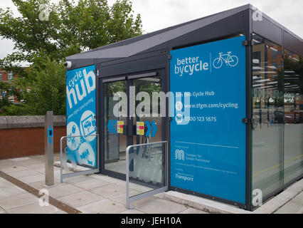 Zyklus Nabe für Fahrrad Parken neben Bury Interchange Straßenbahn- und Bushaltestelle, Bury, Greater Manchester, UK Stockfoto