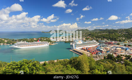 Kreuzfahrtschiffe Carnival Valor und P & O Ventura angedockt in Castries, St. Lucia. Der geschützte Hafen bietet ein bevorzugtes Ziel für Kreuzfahrtschiffe Stockfoto