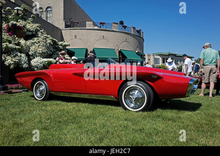 HERSHEY, steht auf dem Display an die Eleganz bei Hershey PA-Juni 11, 2017:1960 Plymouth XNR Konzept, Ghia Stockfoto