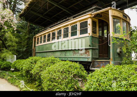 Heian Jingu Gärten, Shin-en.Streetcar frühen Verkehr. Stockfoto