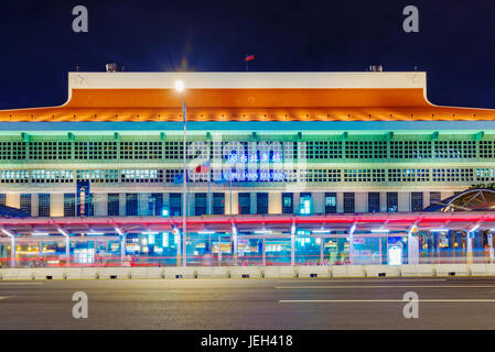 Taipeh, TAIWAN - 27 Mai: Dies ist eine Nachtansicht des th Außenarchitektur der Taipei Main Station in der Innenstadt der Stadt befindet sich in Stockfoto