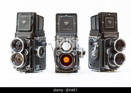 Ein Trio von 1960 die Rolleiflex professionelle Fotografen film-Kameras in den 1960er Jahren verwendet. L-R Rollei breit, RolleiTLR 2.8F und ein Tele-Rollei. Stockfoto