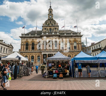 Ipswich Suffolk UK Rathaus und Freitag Markt unter freiem Himmel Stockfoto