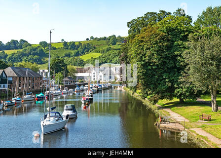 der Fluss Dart laufen durch die Stadt Totnes in Devon, England, Großbritannien, uk. Stockfoto