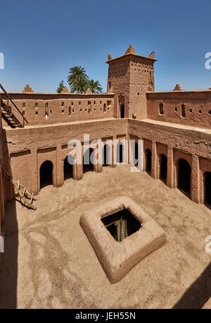 Innenhof Kasbah Amridil in der Nähe von Skoura, Marokko, Afrika Stockfoto