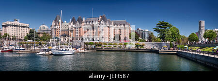 Panoramablick auf die Stadt Skyline von The Fairmont Empress historische Hotel und Harbour Front in Victoria, Vancouver Island, British Columbia, Kanada 2017, Nationa Stockfoto