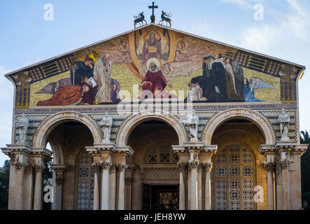 Kirche aller Nationen mit eine farbige Darstellung von Jesus Christus und seine Anhänger; Jerusalem, Israel Stockfoto