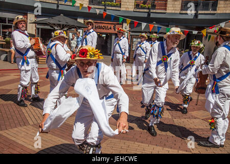 Jockey Morris Männer, Birmingham Club von Morris Dancers, erklingt in der arkadischen als Teil des Sommers beim Southside-Festival. Stockfoto