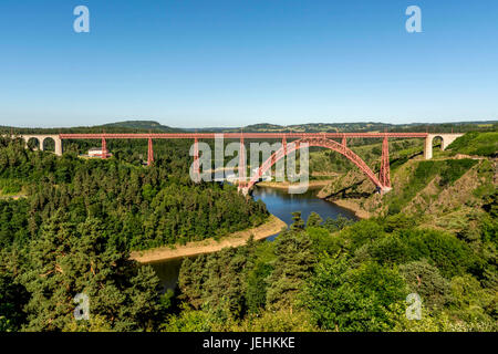 Viadukt von Garabit entworfen und gebaut von Gustave Eiffel. Cantal. Auvergne. Frankreich Stockfoto