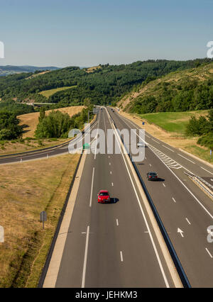 A75 Autobahn in der Nähe von Marvejols Dorf. Lozere. Occitanie. Frankreich. Europa Stockfoto