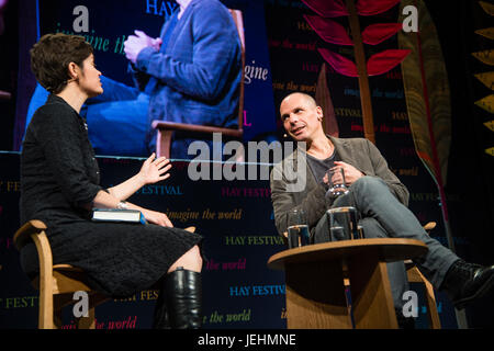 Yanis Varoufakis, griechische Ökonom, Wissenschaftler und Politiker, als der griechische Finanzminister von Januar bis Juli 2015, erscheinen in der 2017 Hay Festival für Literatur und Kunst, Hay on Wye, Wales UK Stockfoto