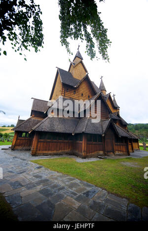 Heddal Stavkirke, im ländlichen Norwegen. Es ist das Land der ältesten "Daube" Kirche stammt aus dem frühen 13. Jahrhundert. Stockfoto